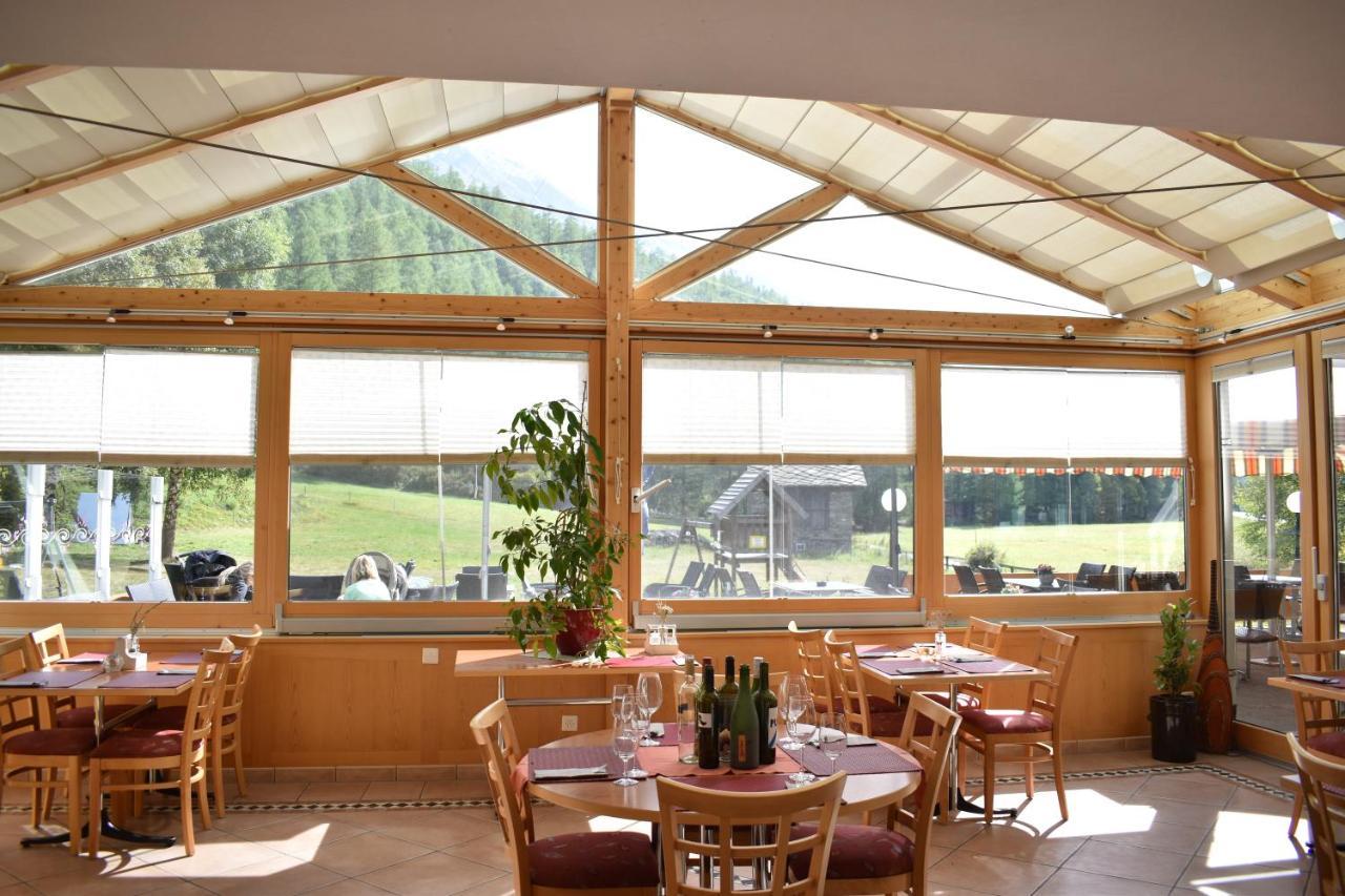 Restaurant & Hostel Hole In One Randa Exterior photo
